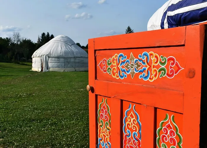 Bakonyi مكان تخييم زيرك