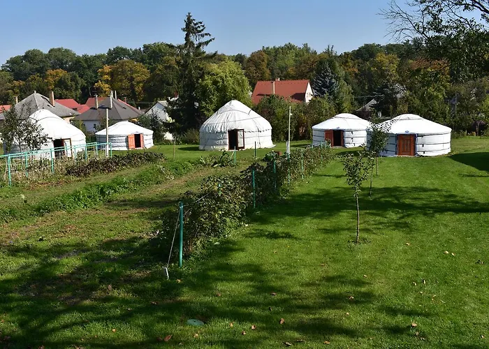 مكان تخييم Bakonyi زيرك