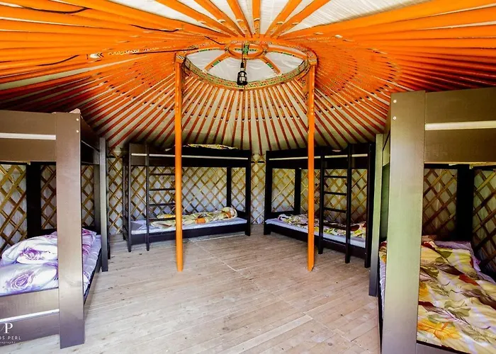 Bakonyi مكان تخييم *