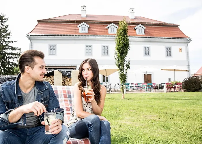 مكان تخييم Bakonyi زيرك