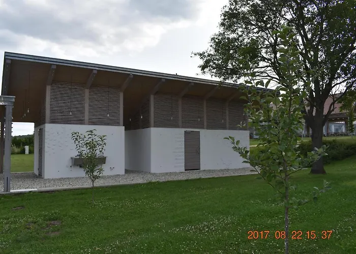 مكان تخييم Bakonyi زيرك